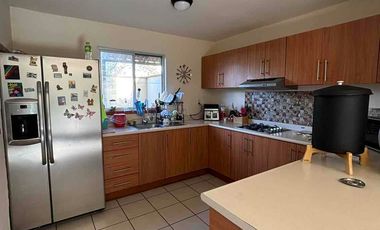 Casa en condominio con alberca y vigilancia