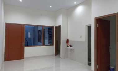 Disewakan Rumah Manyar Tirtoyoso Selatan