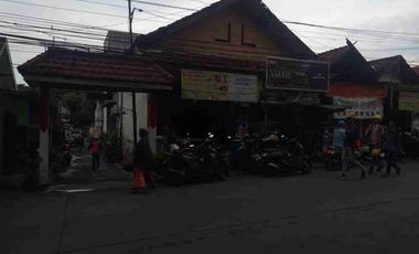 Dijual murah via lelang rumah di raya kapten Darmo Sugondo .Kebomas Gresik