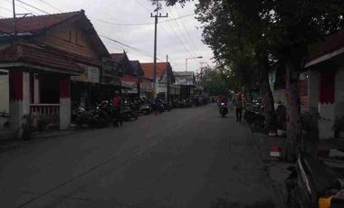 Dijual murah via lelang rumah di raya kapten Darmo Sugondo .Kebomas Gresik