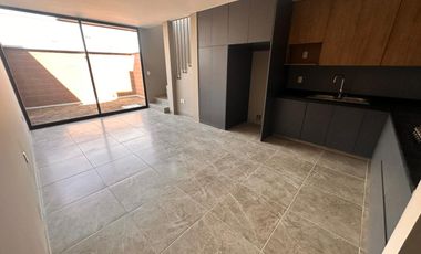 RENTA DE CASA EN ZONA SUR SALIDA EJE METROPOLITANO