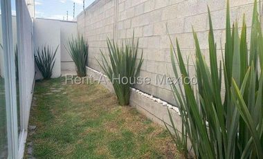 Departamento en planta baja con 1 recámara y amenidades. RENTA - El Mirador Querétaro