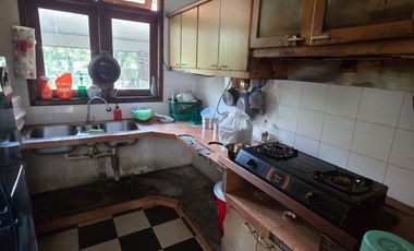 Rumah Disewa di Pangkalan Jati. Halaman Luas.