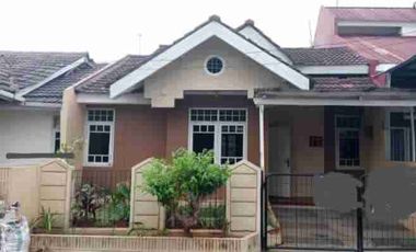 RUMAH 1 LANTAI , ADA RUANG TERBUKA LUAS DI BELAKANG