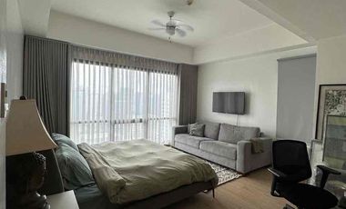 Icon Plaza - For Rent and For Sale 2 bedrooms