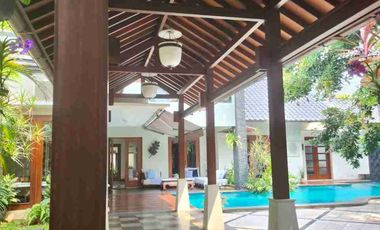 Tropical House with Big Pool & Garden Cipete Selatan
