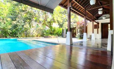 Tropical House with Big Pool & Garden Cipete Selatan