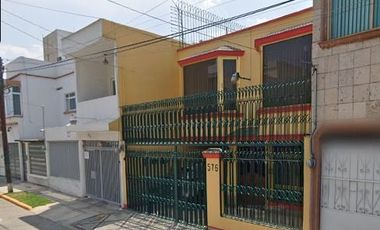CASA EN REMATE EN GUSTAVO A MADERO