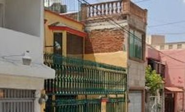 CASA EN REMATE EN GUSTAVO A MADERO