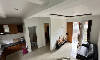 Dijual Rumah 2 Lantai Semi Furnished di Batununggal Indah Kota Bandung