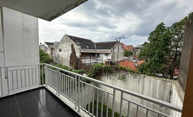 Dijual Rumah 2 Lantai Semi Furnished di Batununggal Indah Kota Bandung
