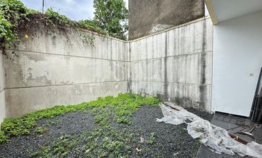 Dijual Rumah 2 Lantai Semi Furnished di Batununggal Indah Kota Bandung