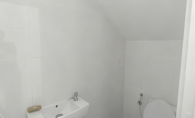 Disewakan Rumah 2 Lantai di kawasan Elite Royal Residence II Menganti