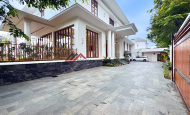 Brand New Luxury House Fully Furnished & Private Lift at Kemang Dalam, Jakarta Selatan