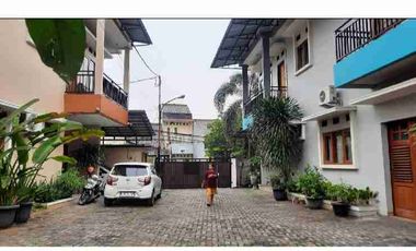 Rumah mewah dlm Townhouse Poltangan Pasar Minggu blkg Gedung Antam 115jt/thn