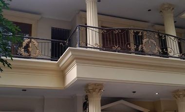 Disewakan rumah 2 lantai cocok buat tempat tinggal, kos kosan , kantor , dan usaha lain lokasi di Melawai Blok M Kebayoran Baru Jakarta Selatan