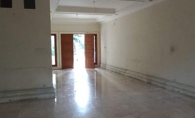 Disewakan rumah 2 lantai cocok buat tempat tinggal, kos kosan , kantor , dan usaha lain lokasi di Melawai Blok M Kebayoran Baru Jakarta Selatan