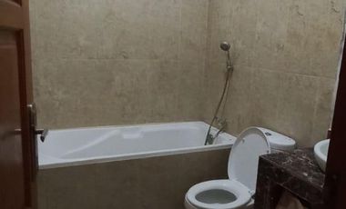 Disewakan rumah 2 lantai cocok buat tempat tinggal, kos kosan , kantor , dan usaha lain lokasi di Melawai Blok M Kebayoran Baru Jakarta Selatan