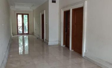 Disewakan rumah 2 lantai cocok buat tempat tinggal, kos kosan , kantor , dan usaha lain lokasi di Melawai Blok M Kebayoran Baru Jakarta Selatan