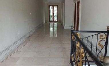 Disewakan rumah 2 lantai cocok buat tempat tinggal, kos kosan , kantor , dan usaha lain lokasi di Melawai Blok M Kebayoran Baru Jakarta Selatan