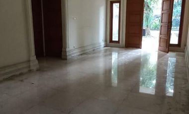 Disewakan rumah 2 lantai cocok buat tempat tinggal, kos kosan , kantor , dan usaha lain lokasi di Melawai Blok M Kebayoran Baru Jakarta Selatan