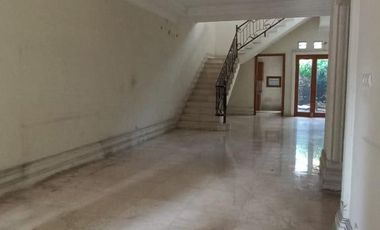 Disewakan rumah 2 lantai cocok buat tempat tinggal, kos kosan , kantor , dan usaha lain lokasi di Melawai Blok M Kebayoran Baru Jakarta Selatan