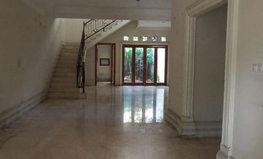 Disewakan rumah 2 lantai cocok buat tempat tinggal, kos kosan , kantor , dan usaha lain lokasi di Melawai Blok M Kebayoran Baru Jakarta Selatan