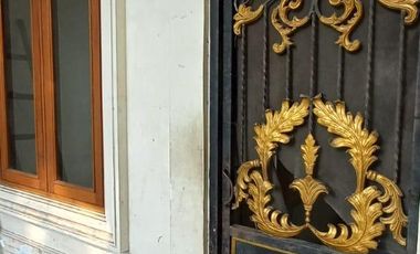 Disewakan rumah 2 lantai cocok buat tempat tinggal, kos kosan , kantor , dan usaha lain lokasi di Melawai Blok M Kebayoran Baru Jakarta Selatan