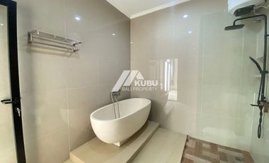 KBP1540 Brandnew Villa with Minimalist design In Area ocmplex.
