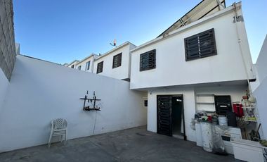 Casa en privada segura frente a CETYS | Semiequipada y con amplio patio