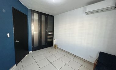 Casa en privada segura frente a CETYS | Semiequipada y con amplio patio