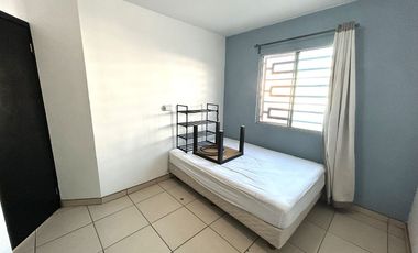 Casa en privada segura frente a CETYS | Semiequipada y con amplio patio