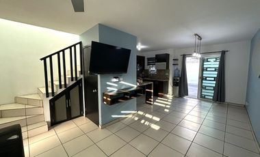 Casa en privada segura frente a CETYS | Semiequipada y con amplio patio