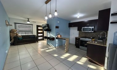 Casa en privada segura frente a CETYS | Semiequipada y con amplio patio