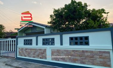 บ้านเดี่ยว 1 ชั้น บ้านปณิธาน ซอยเทศบาล 2 เนื้อที่ 50 ตรว. ถนนสระแก้ว-เขาหินซ้อน ตำบลท่าเกษม อำเภอเมืองสระแก้ว จังหวัดสระแก้ว