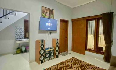 Rumah Modern di Kompleks Perumahan Antasura