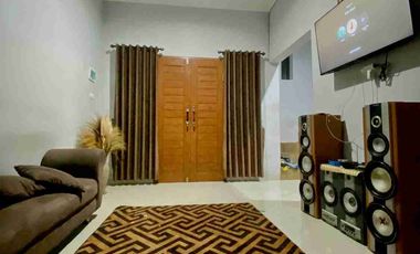 Rumah Modern di Kompleks Perumahan Antasura