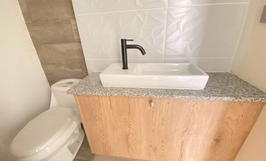 Casa en  Ciudadela Las Orquídeas certa a la escuela Nuevo continente