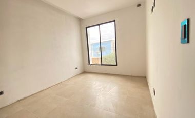 Casa en  Ciudadela Las Orquídeas certa a la escuela Nuevo continente