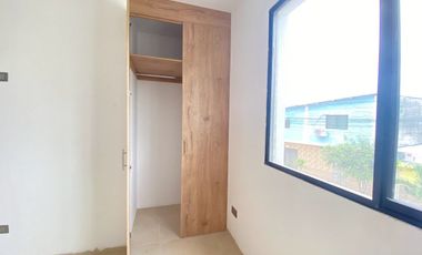 Casa en  Ciudadela Las Orquídeas certa a la escuela Nuevo continente