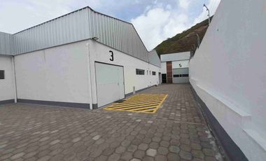 Complejo nuevo  de 5 bodegas ideal para inversión o negocio de bajo impacto como bodegaje o mediana producción sector Mitad del Mundo