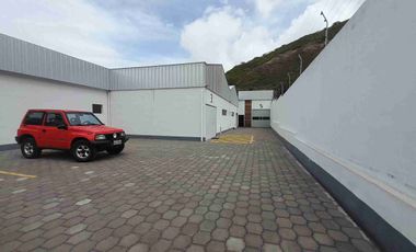 Complejo nuevo  de 5 bodegas ideal para inversión o negocio de bajo impacto como bodegaje o mediana producción sector Mitad del Mundo
