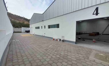 Complejo nuevo  de 5 bodegas ideal para inversión o negocio de bajo impacto como bodegaje o mediana producción sector Mitad del Mundo