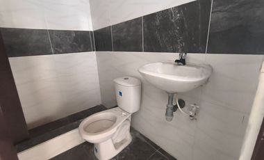 SE ARRIENDA CASA COMERCIAL EN CABECERA