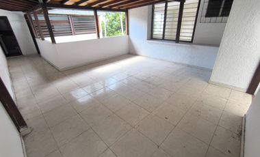 SE ARRIENDA CASA COMERCIAL EN CABECERA