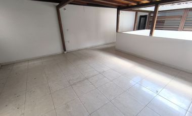 SE ARRIENDA CASA COMERCIAL EN CABECERA