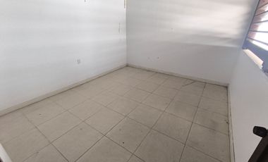 SE ARRIENDA CASA COMERCIAL EN CABECERA