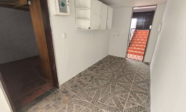 SE ARRIENDA CASA COMERCIAL EN CABECERA