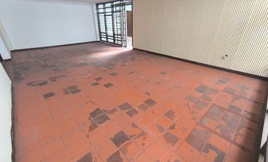 SE ARRIENDA CASA COMERCIAL EN CABECERA