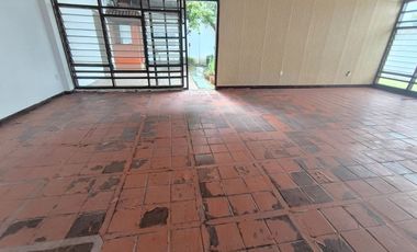 SE ARRIENDA CASA COMERCIAL EN CABECERA